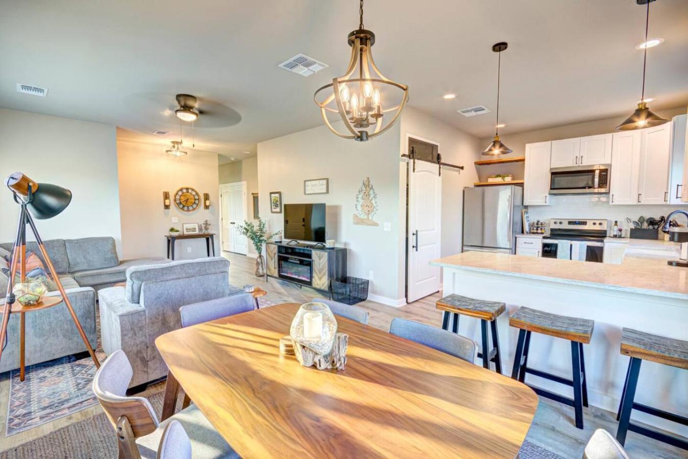 The Lodge At Little Ranches Central Sleeps 26 Wimberley Bagian luar foto