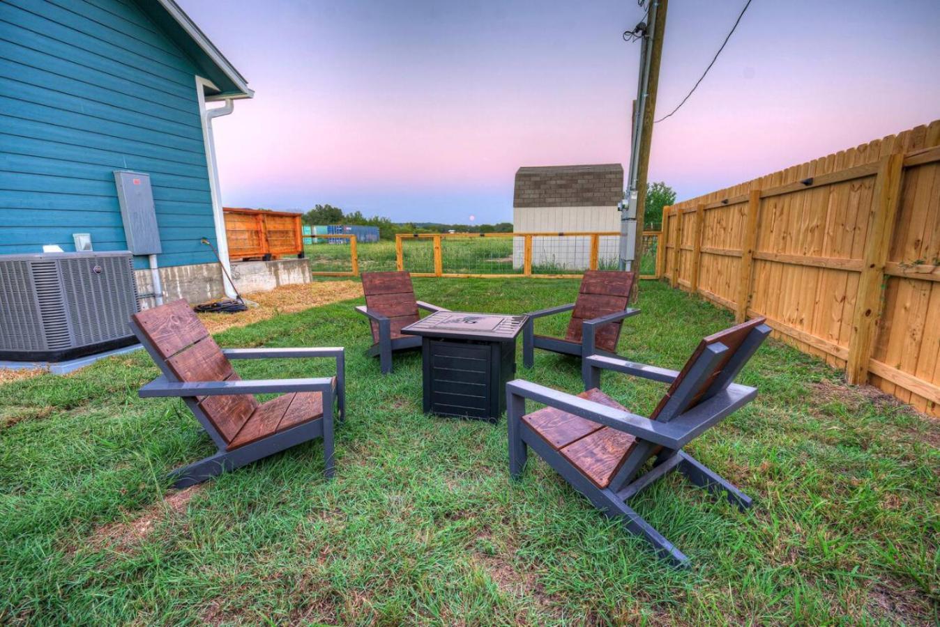 The Lodge At Little Ranches Central Sleeps 26 Wimberley Bagian luar foto