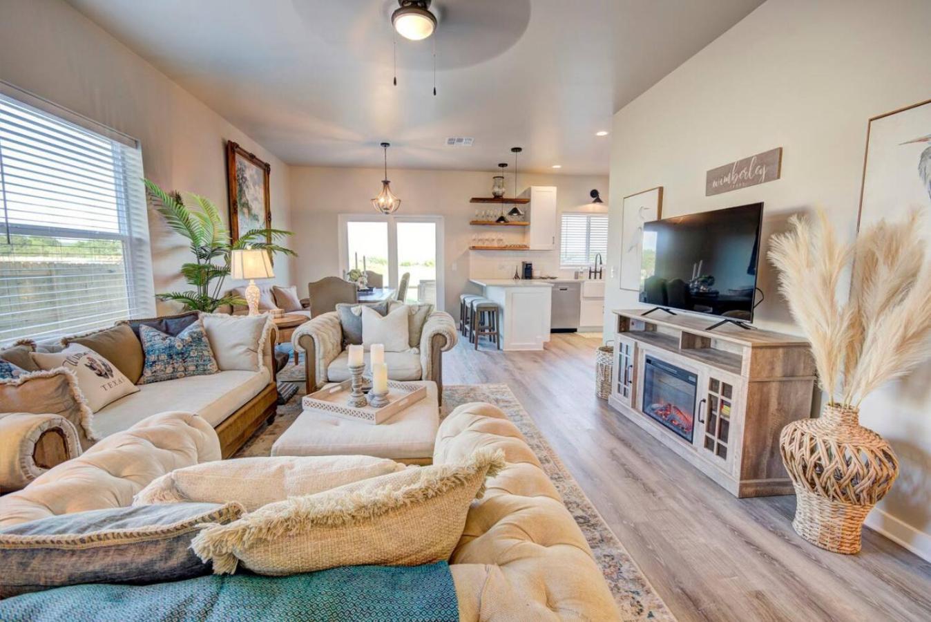 The Lodge At Little Ranches Central Sleeps 26 Wimberley Bagian luar foto
