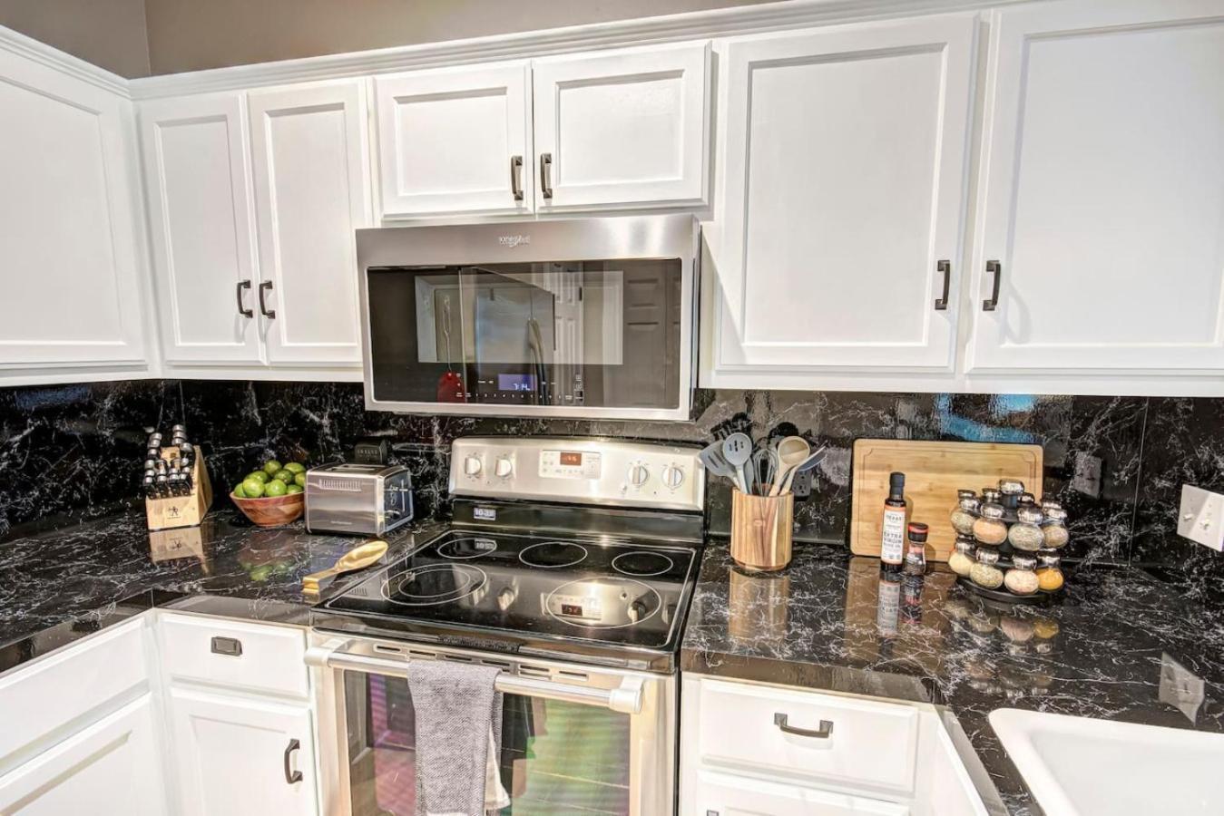 The Lodge At Little Ranches Central Sleeps 26 Wimberley Bagian luar foto