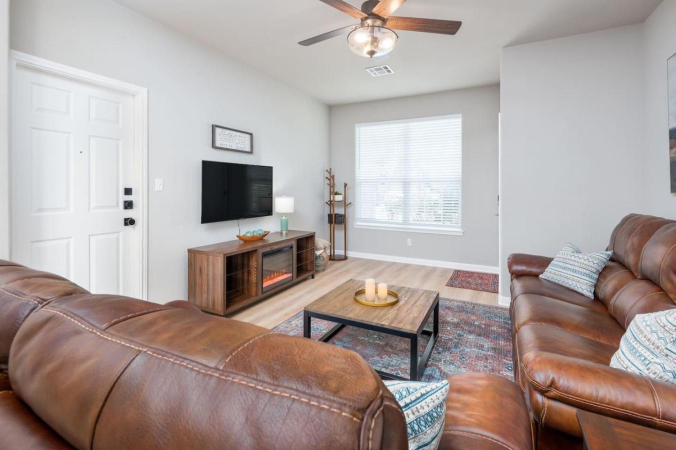 The Lodge At Little Ranches Central Sleeps 26 Wimberley Bagian luar foto