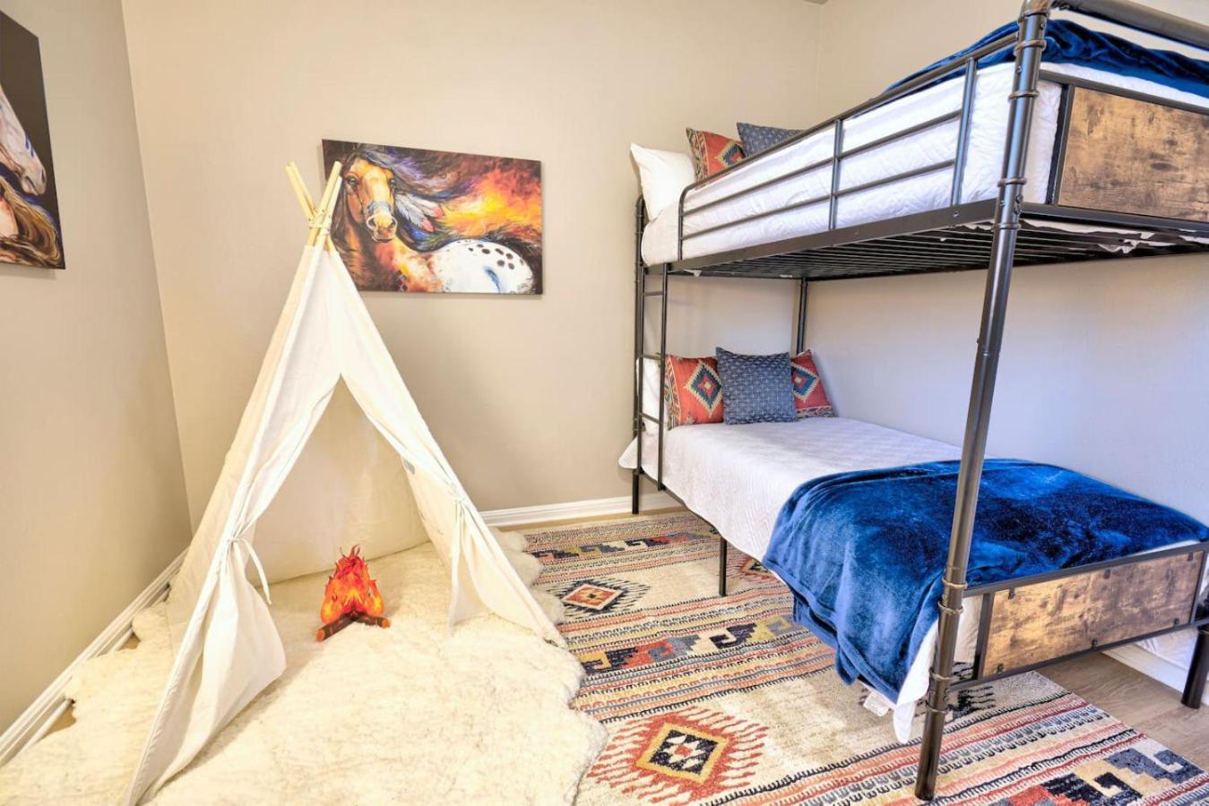The Lodge At Little Ranches Central Sleeps 26 Wimberley Bagian luar foto