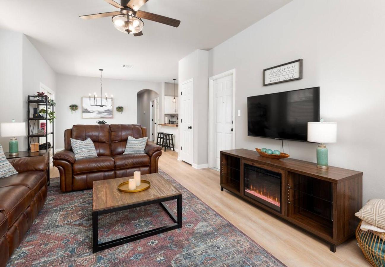 The Lodge At Little Ranches Central Sleeps 26 Wimberley Bagian luar foto