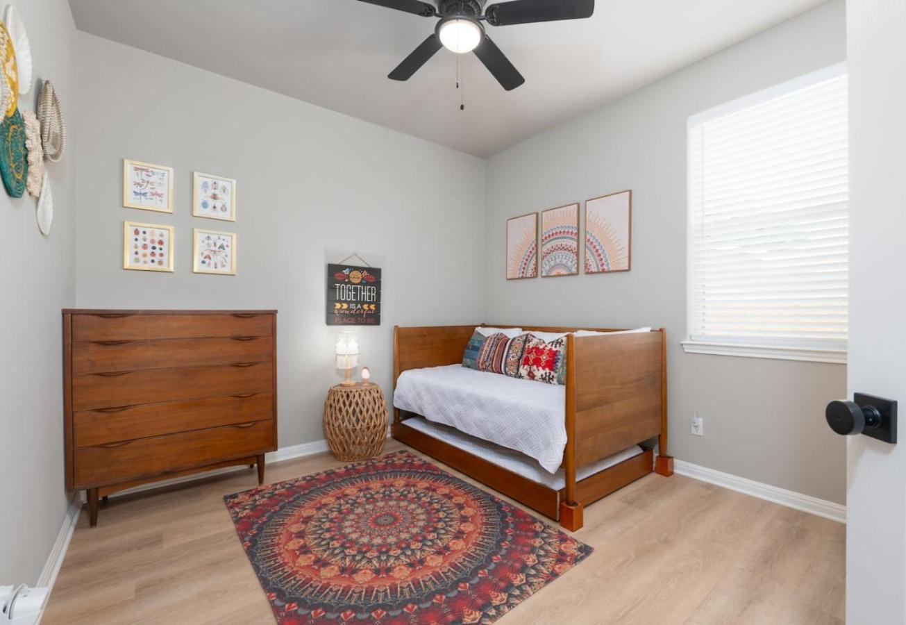 The Lodge At Little Ranches Central Sleeps 26 Wimberley Bagian luar foto