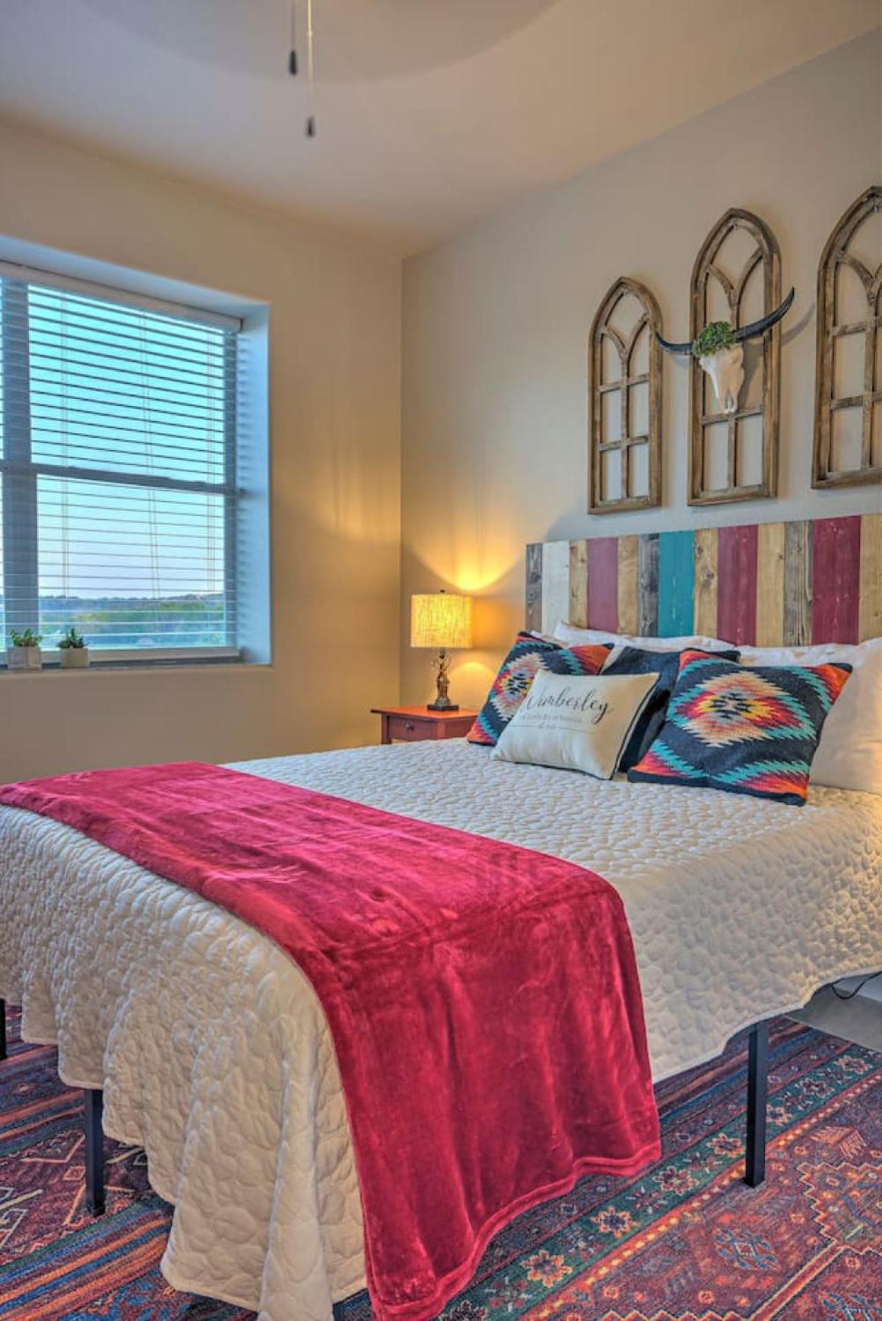 The Lodge At Little Ranches Central Sleeps 26 Wimberley Bagian luar foto